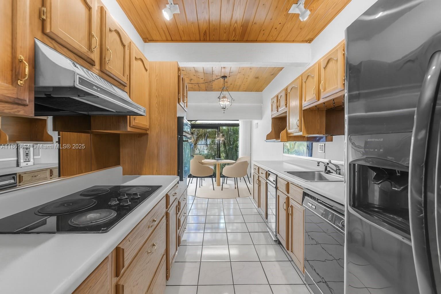 SUNSET PARK LAKE VILLAS S - Residential