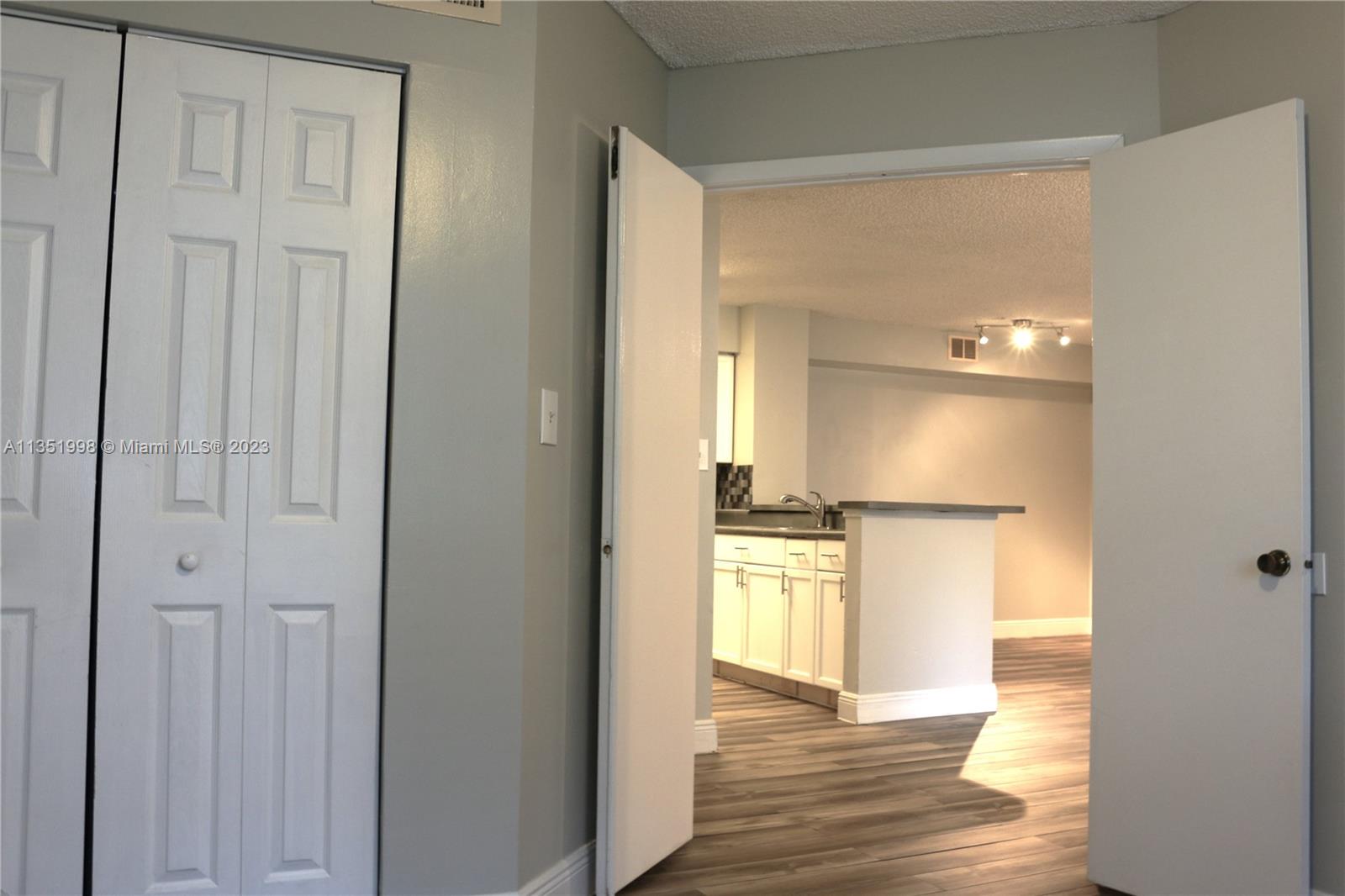 HOLLYWOOD PARC CONDOMINIU - Residential Lease