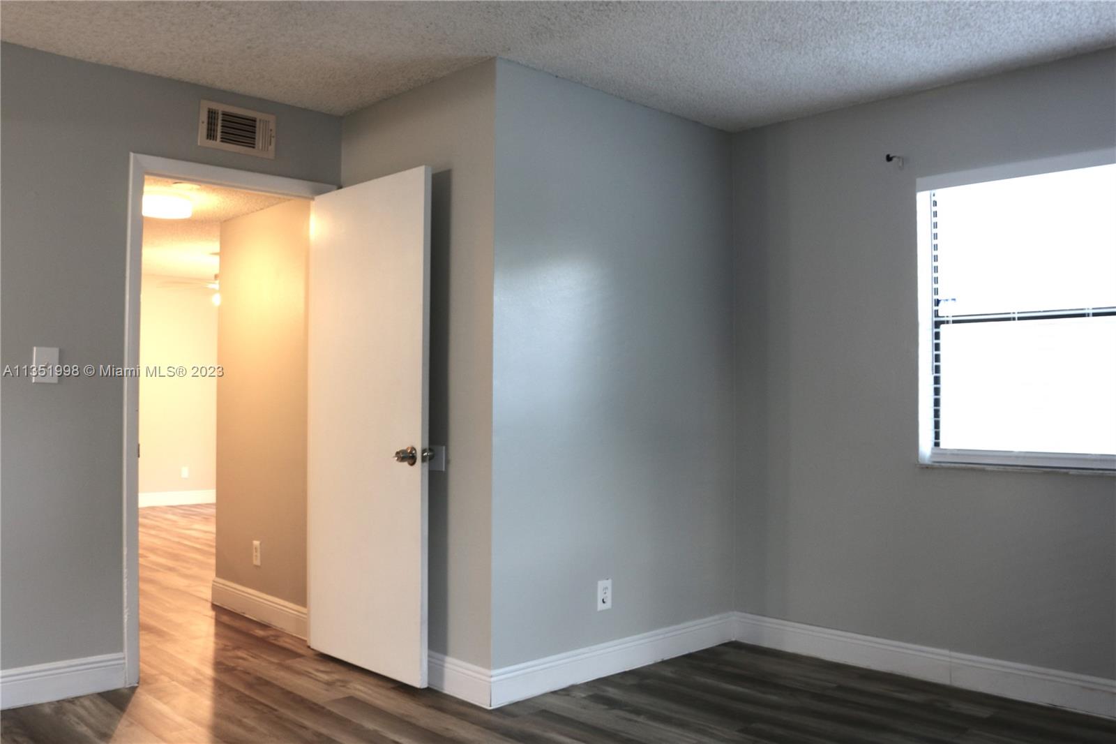 HOLLYWOOD PARC CONDOMINIU - Residential Lease