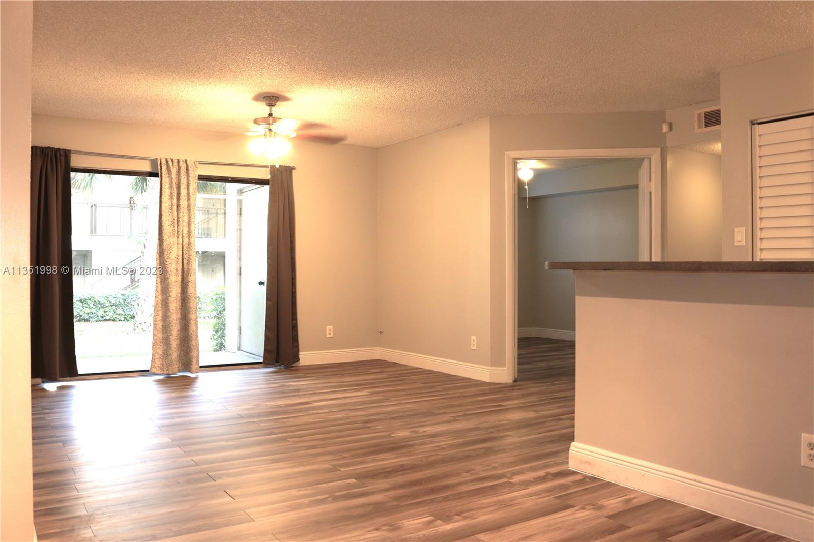HOLLYWOOD PARC CONDOMINIU - Residential Lease
