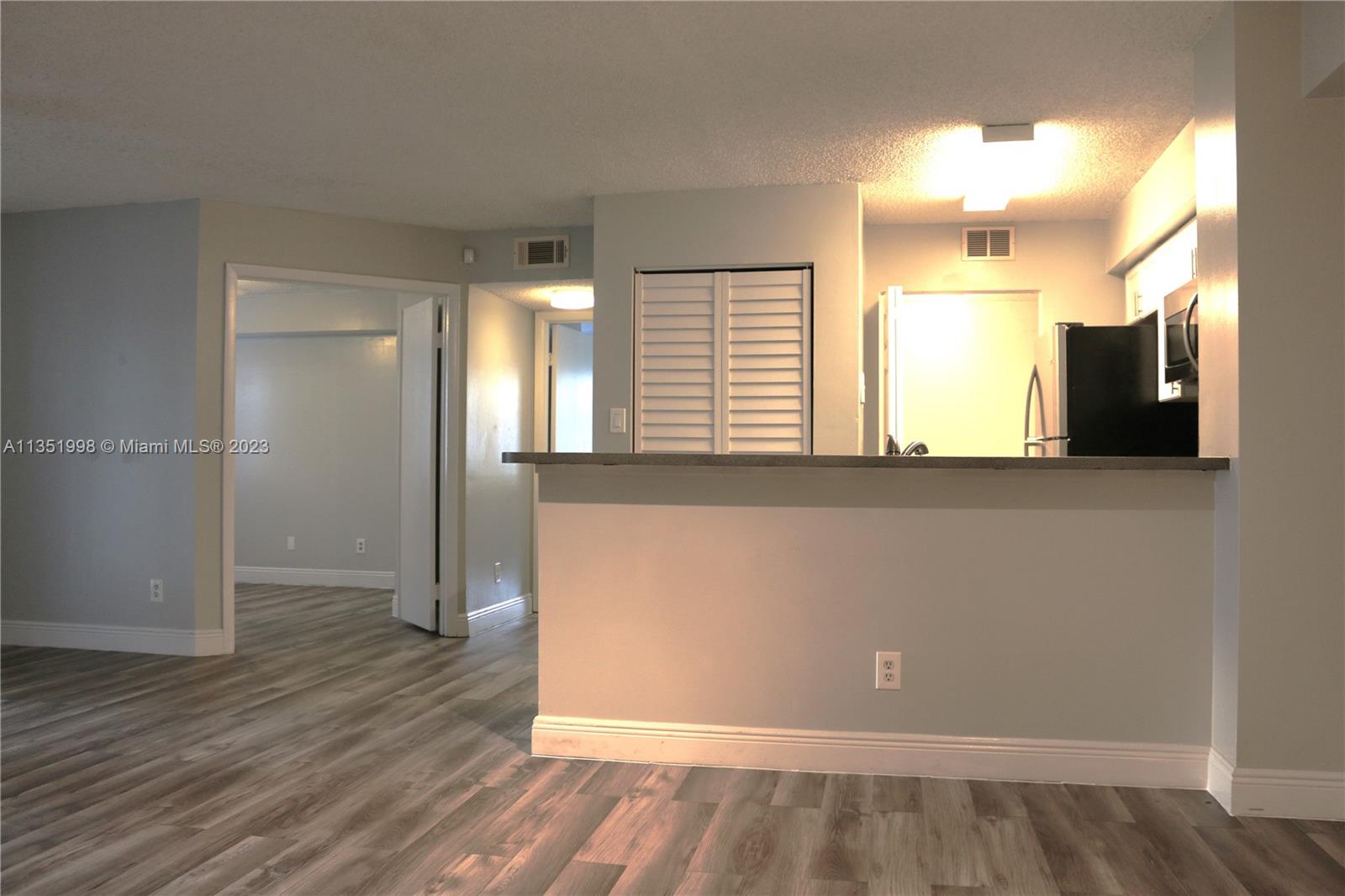 HOLLYWOOD PARC CONDOMINIU - Residential Lease