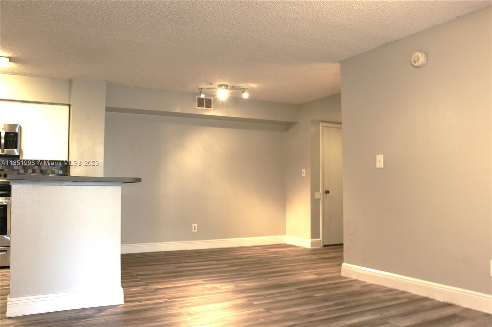 HOLLYWOOD PARC CONDOMINIU - Residential Lease