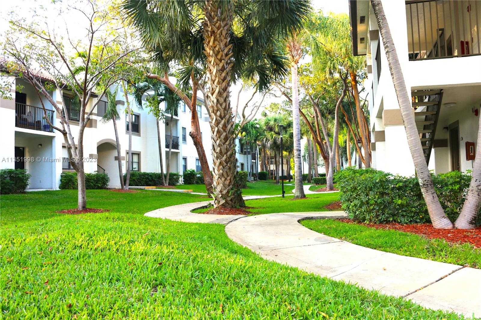 HOLLYWOOD PARC CONDOMINIU - Residential Lease