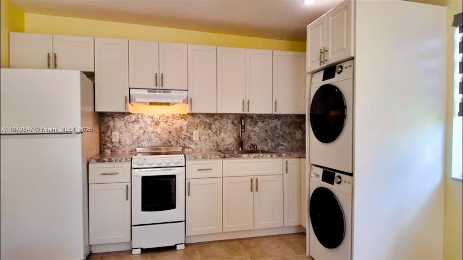 10TH ADDN TO RICHMOND HEI - Residential Lease
