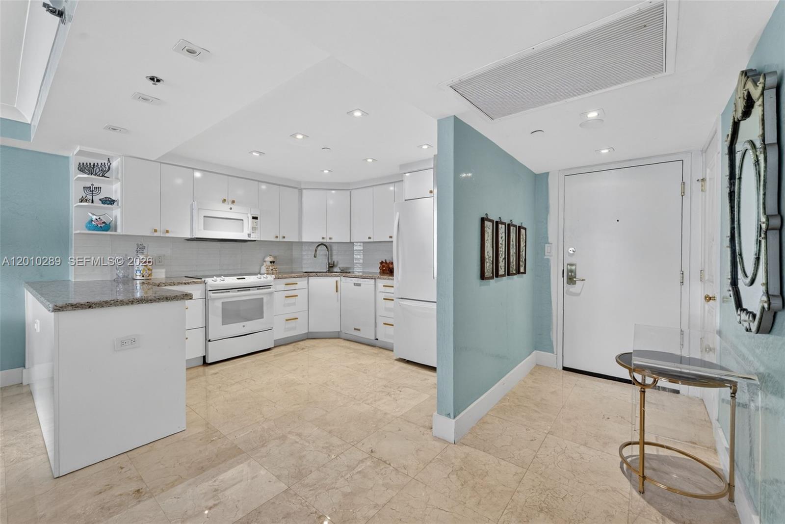 THE ALEXANDER CONDO - Residential