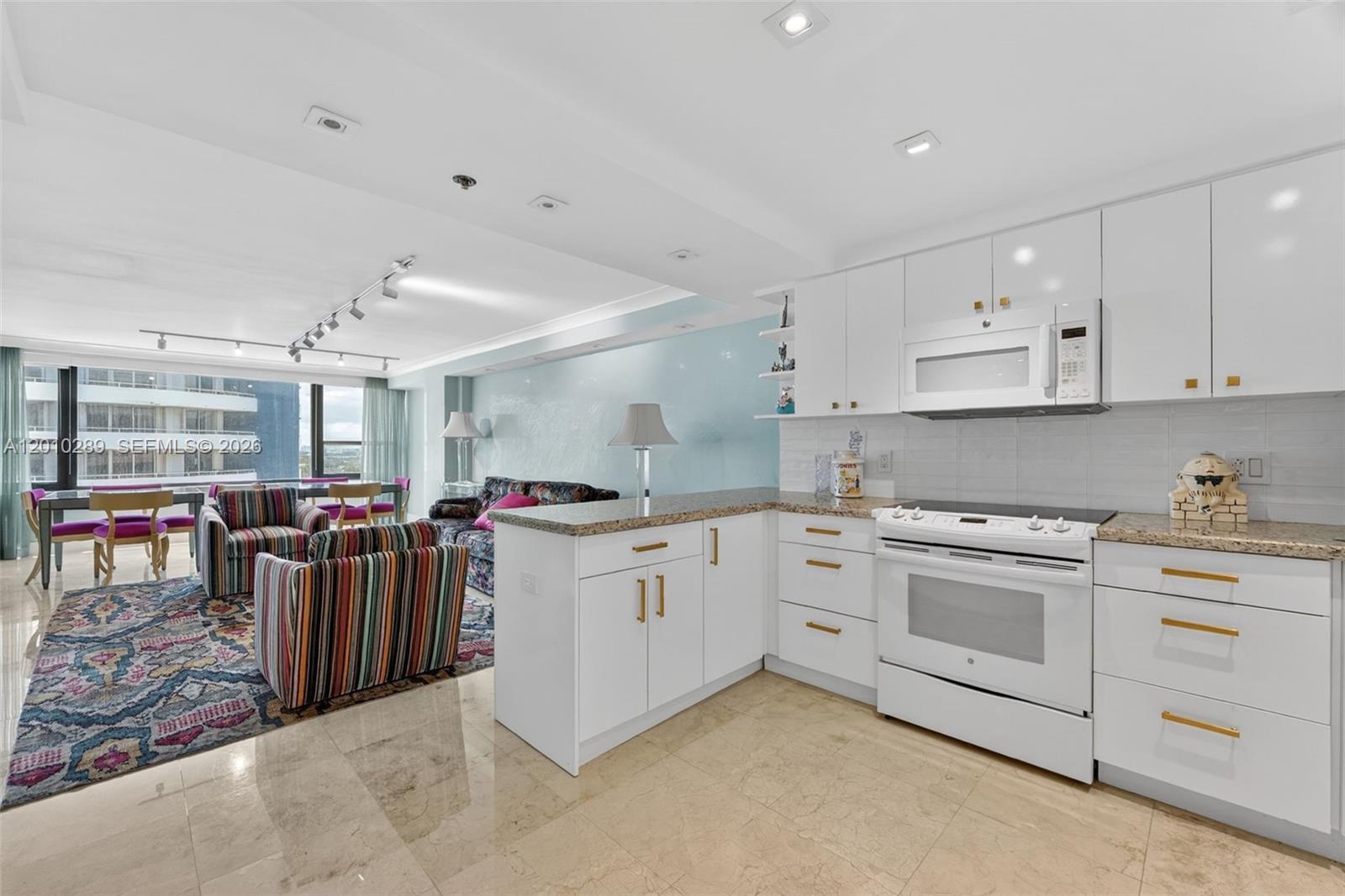 THE ALEXANDER CONDO - Residential