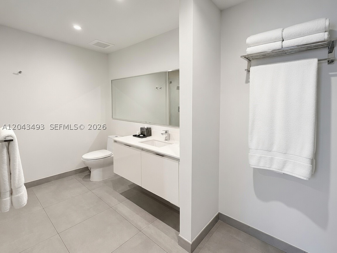 COSTA HOLLYWOOD CONDO - Residential