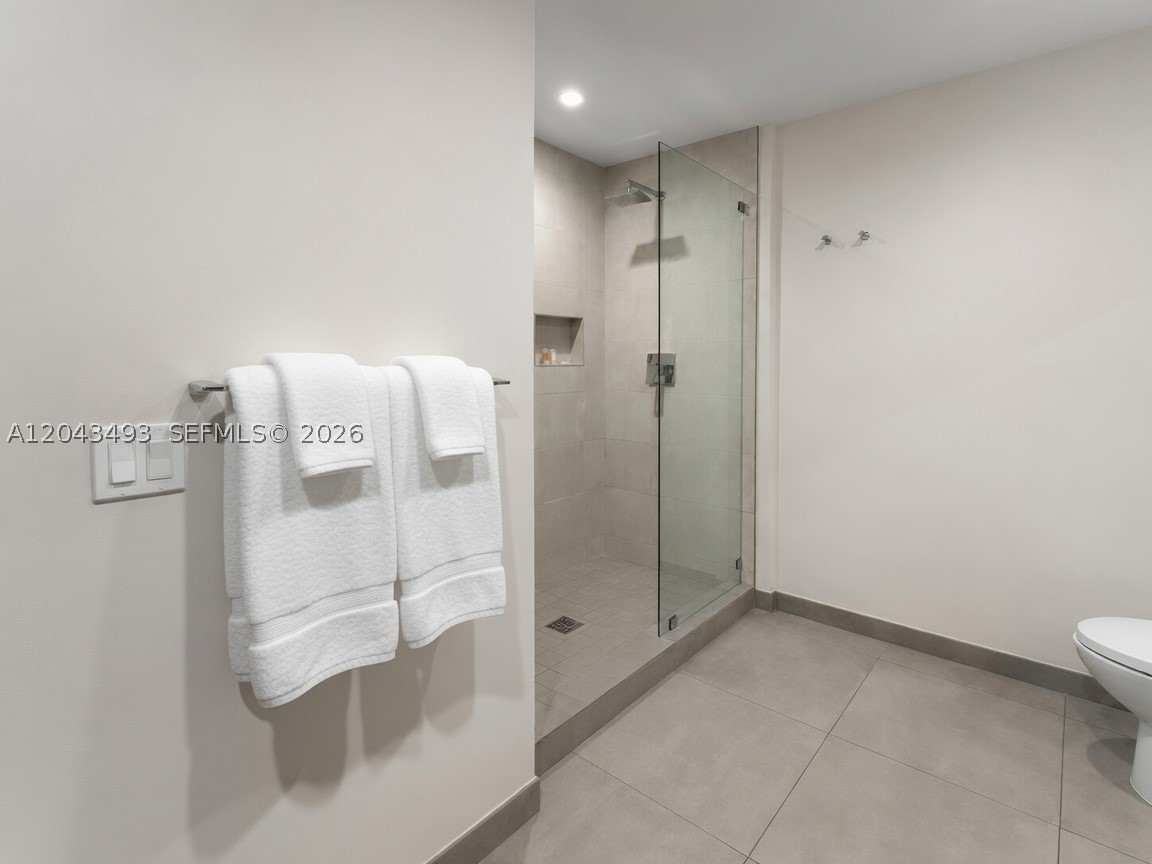 COSTA HOLLYWOOD CONDO - Residential