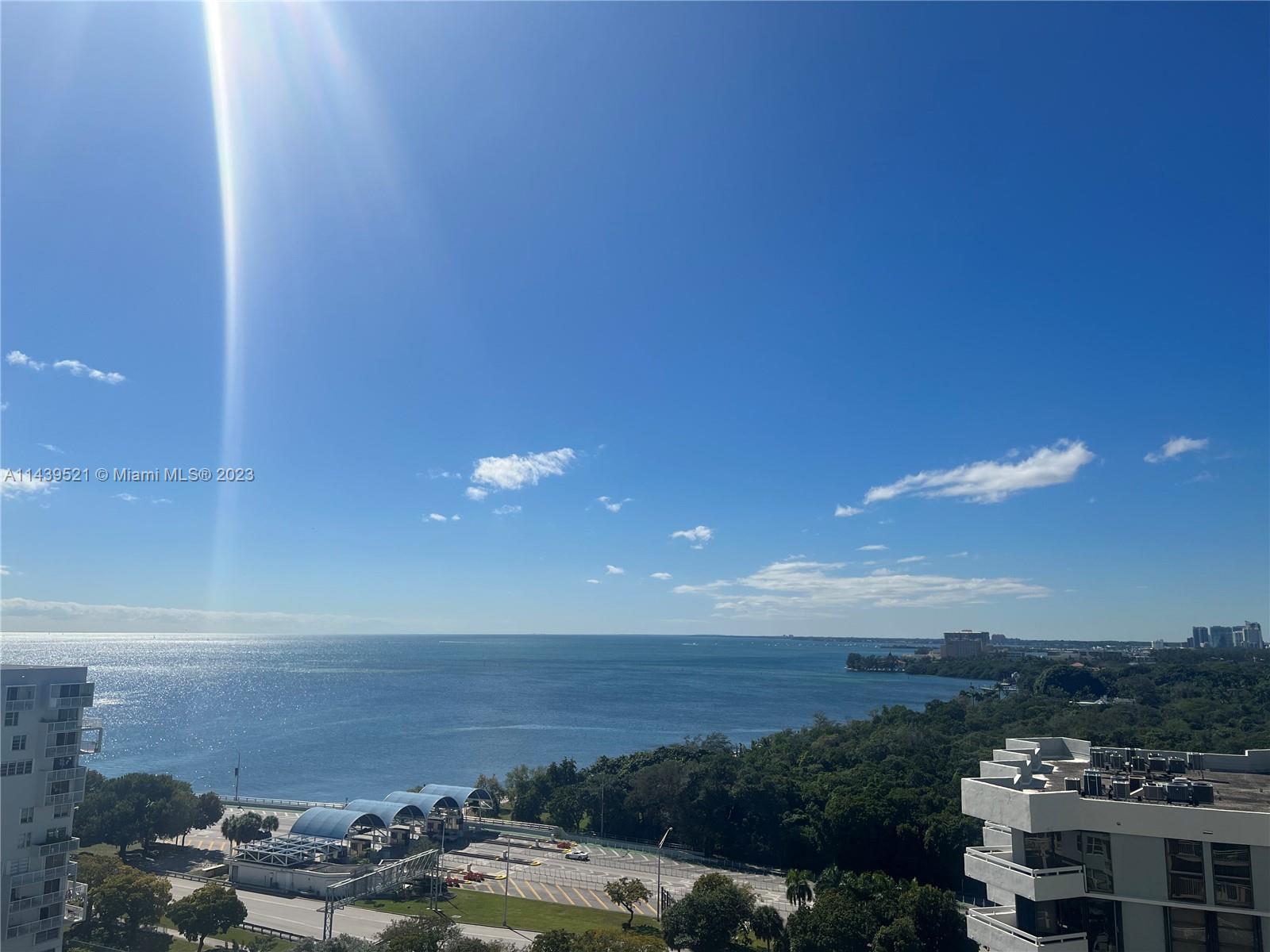 THE METROPOLITAN CONDO - Residential Lease