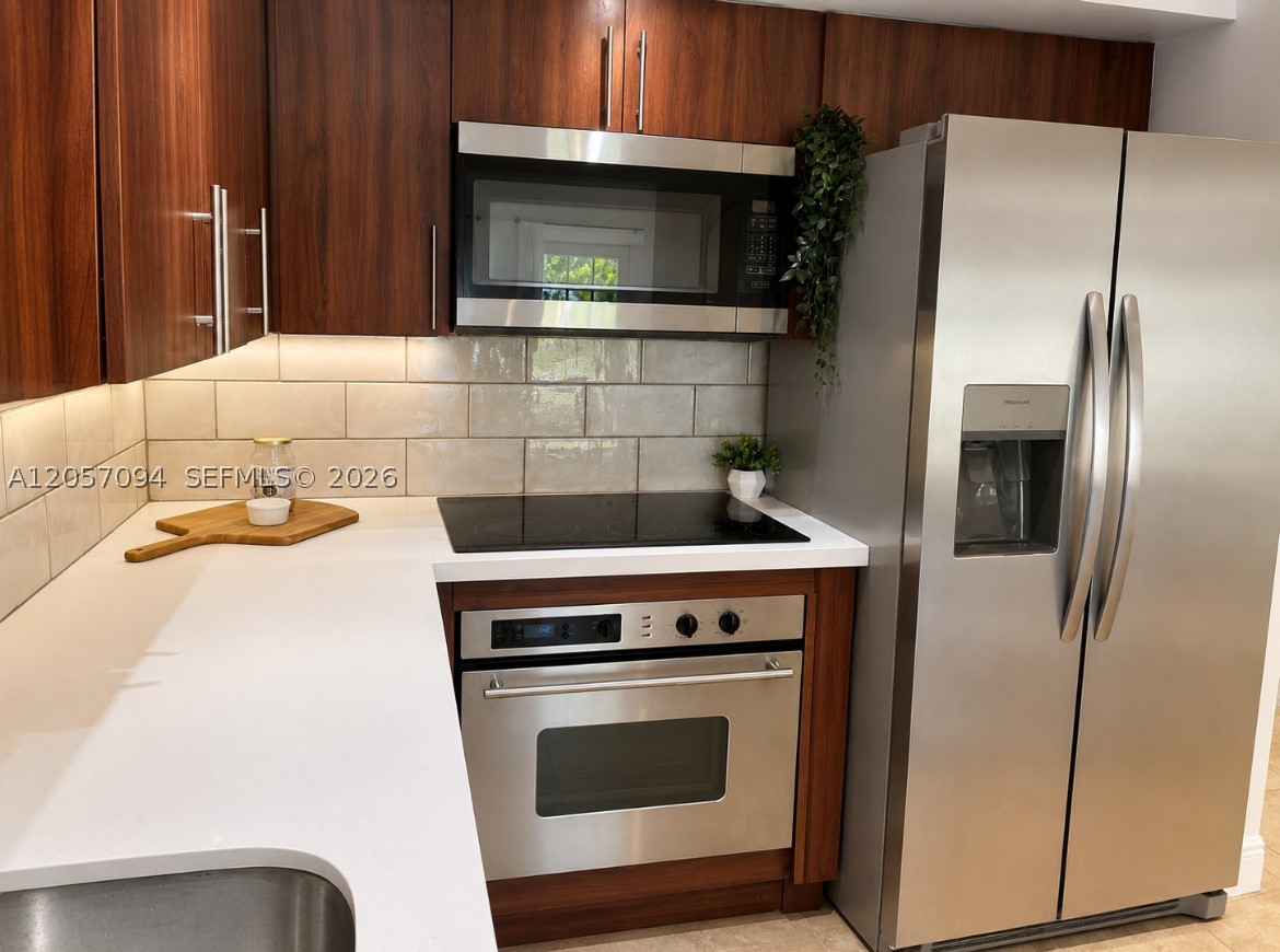 BISCAYNE PARK ESTATES - Residential
