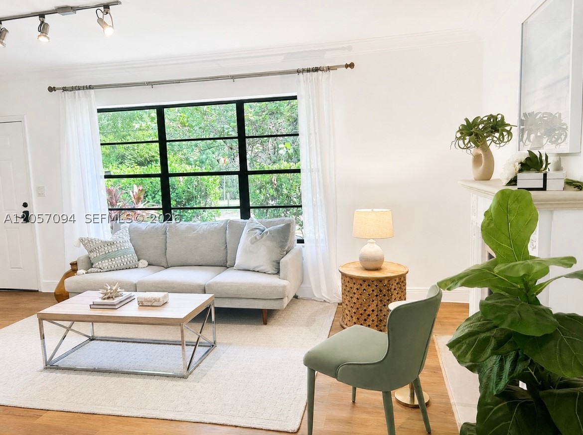 BISCAYNE PARK ESTATES - Residential