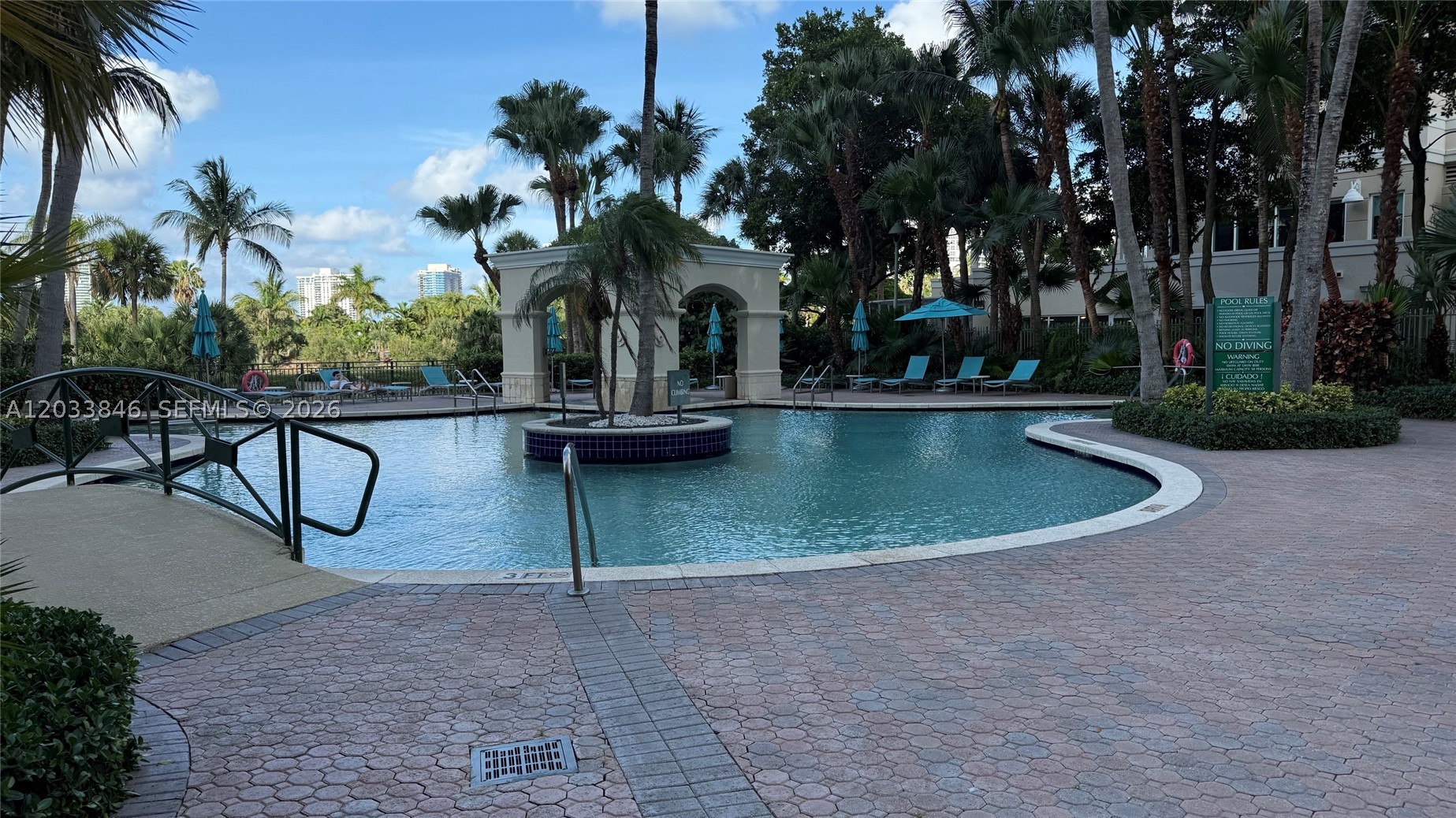TURNBERRY ON THE GREEN CO - Residential
