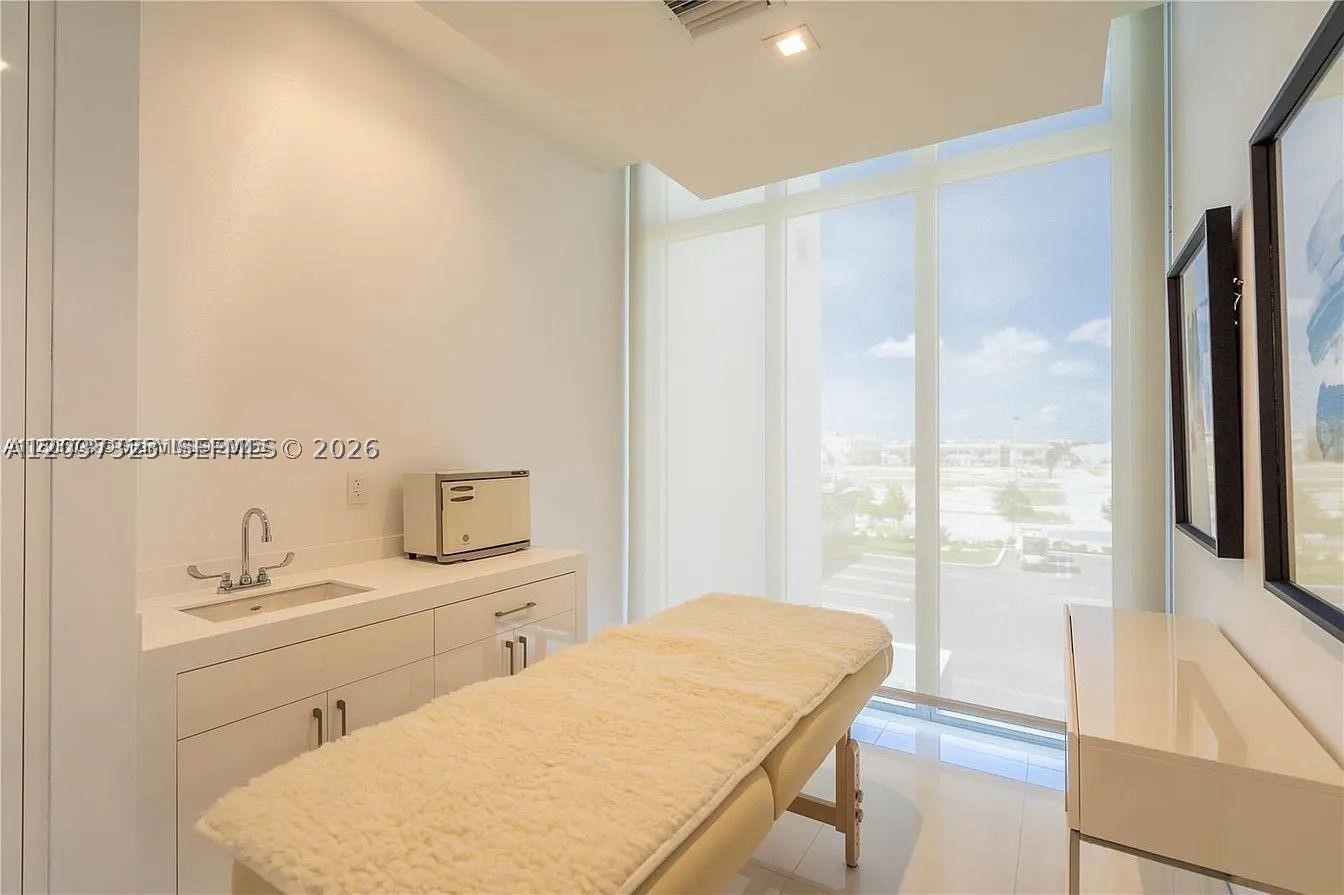 LANDMARK AT DORAL CONDO N - Residential Lease