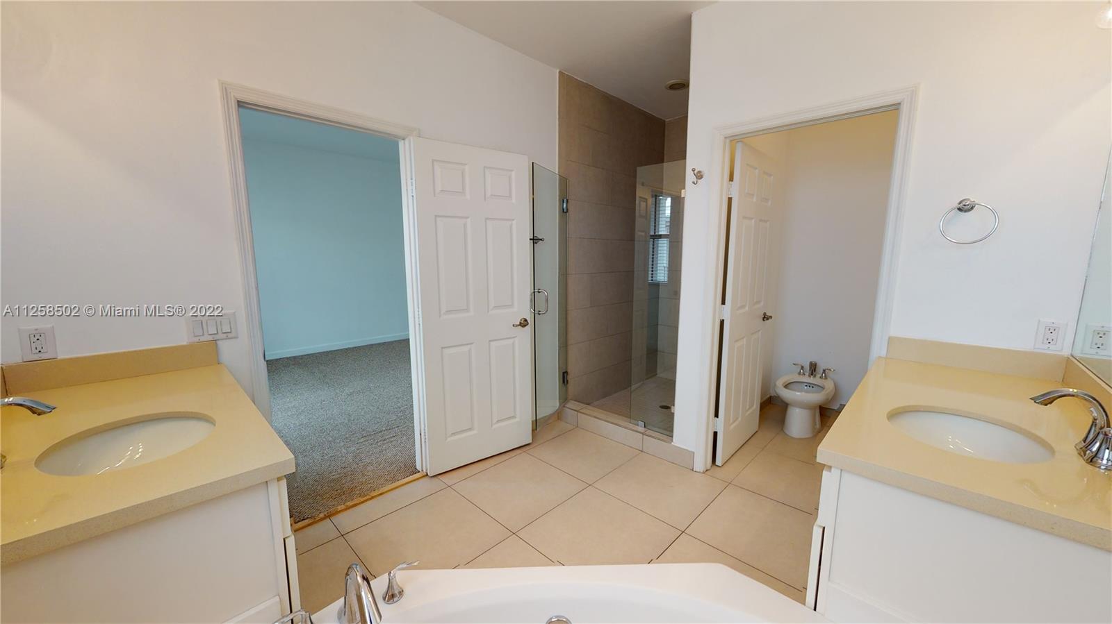 DORAL CAY - Residential Lease