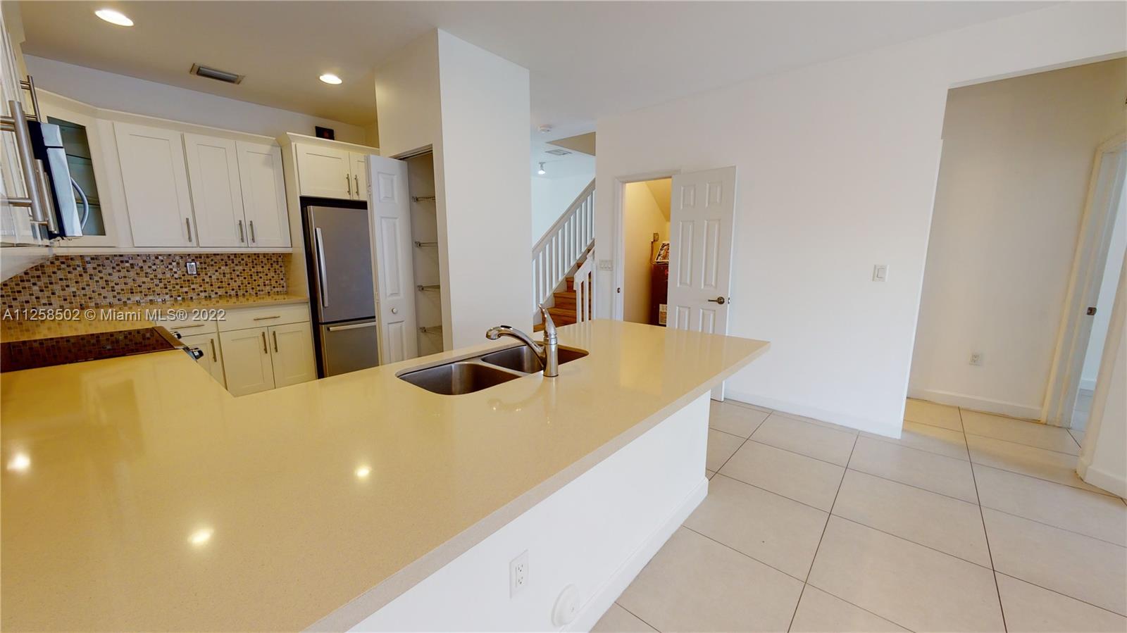 DORAL CAY - Residential Lease