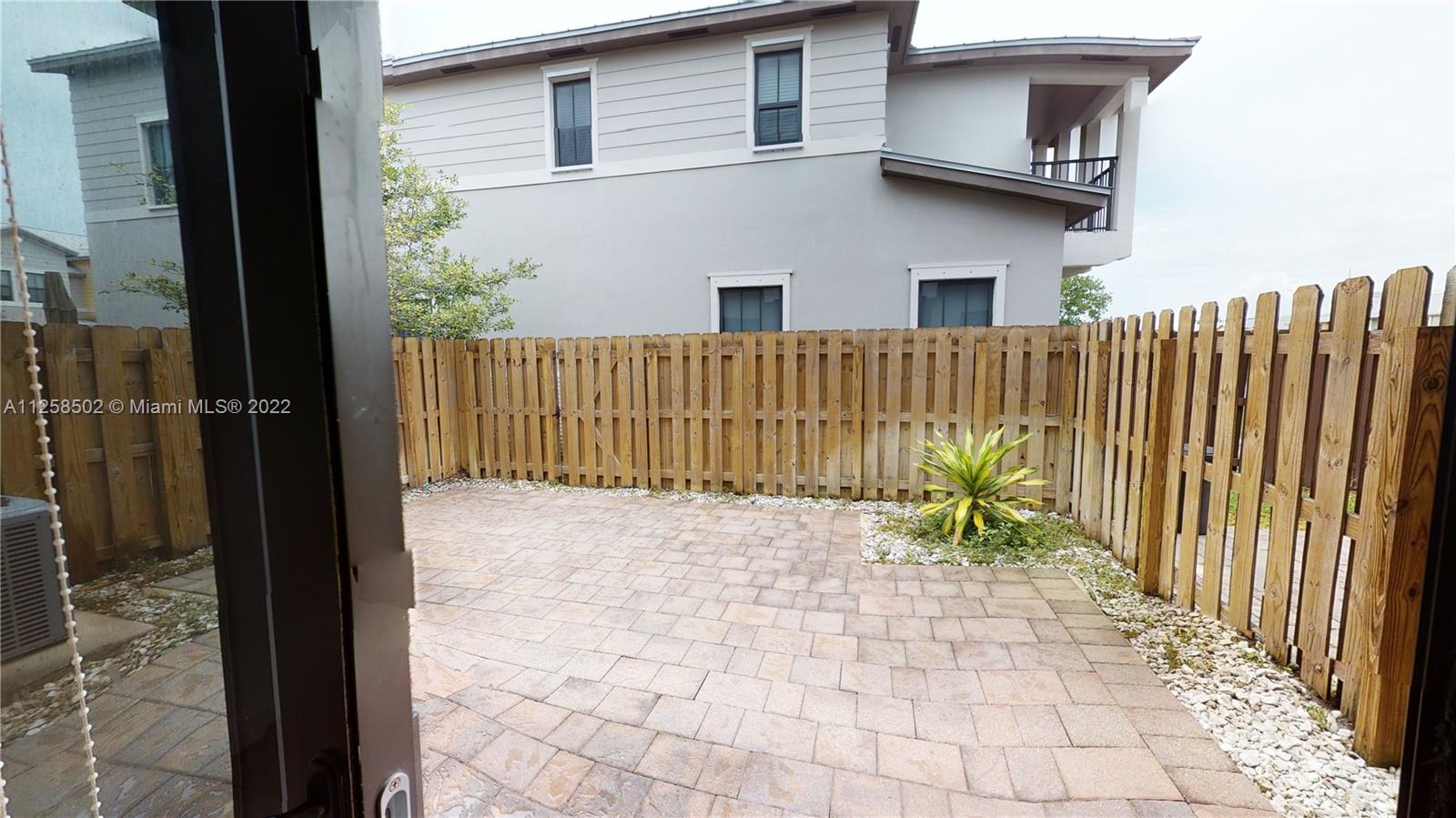 DORAL CAY - Residential Lease
