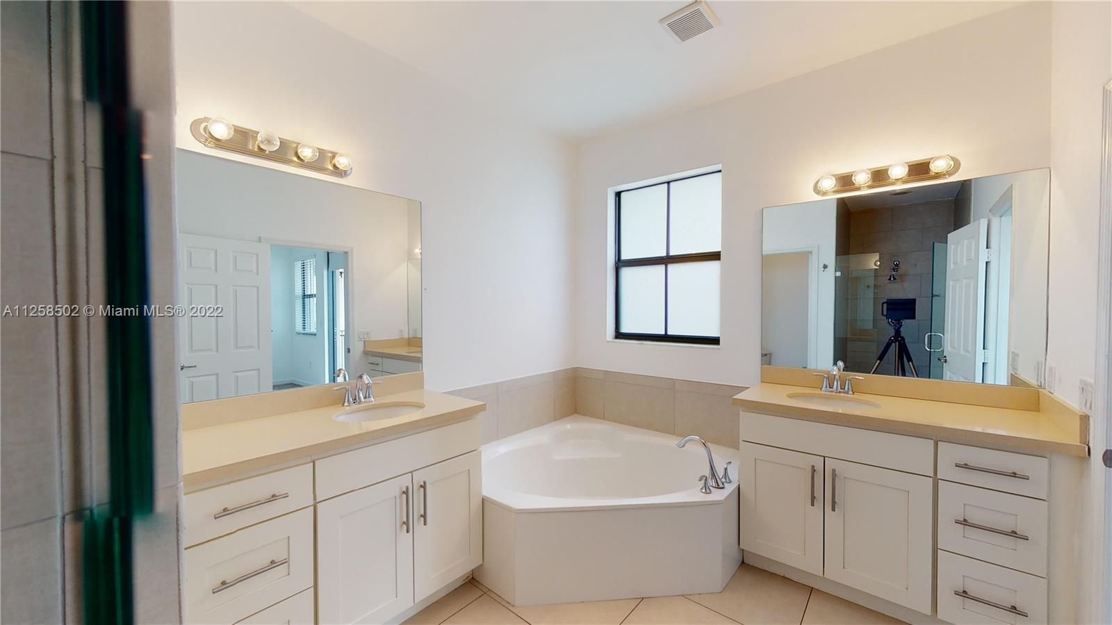 DORAL CAY - Residential Lease