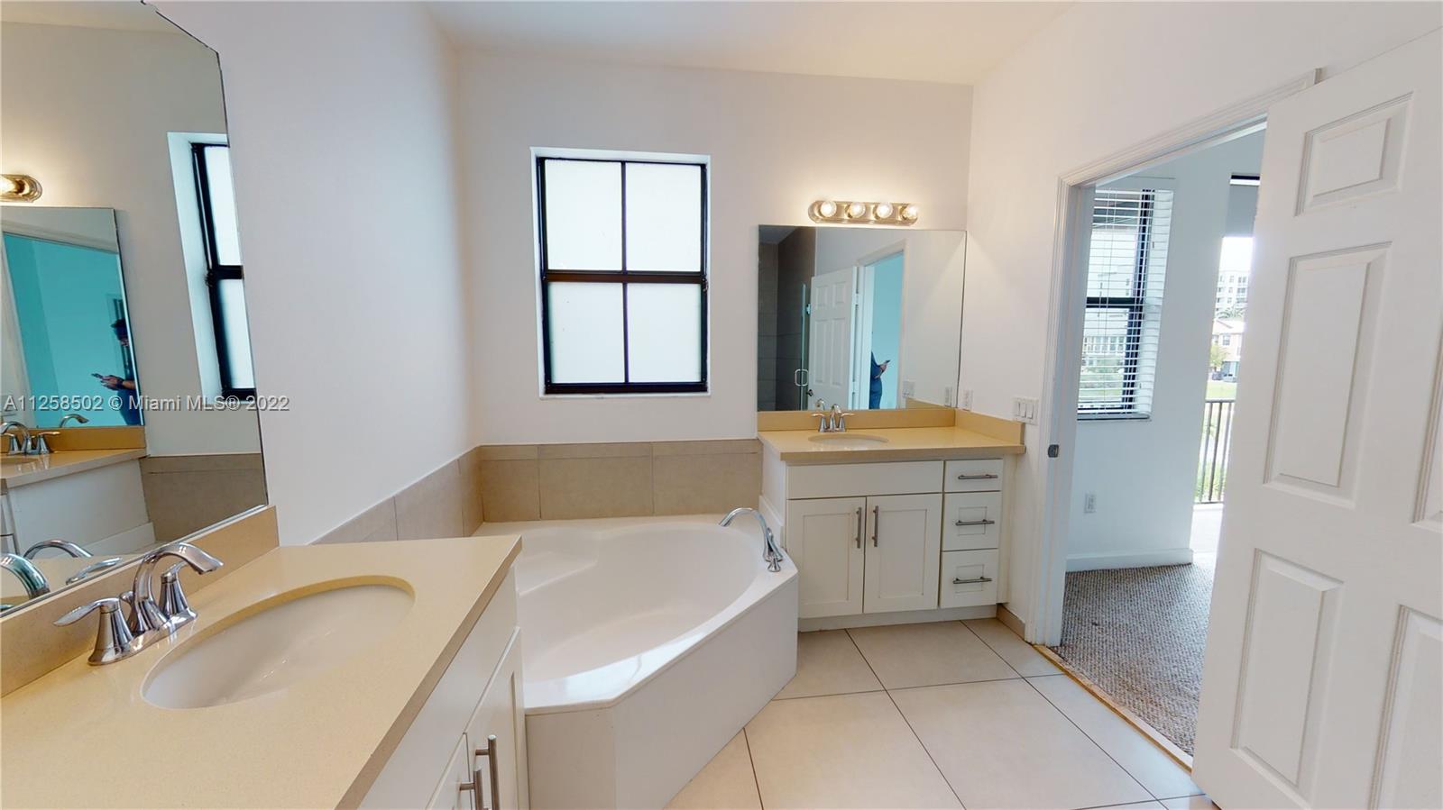DORAL CAY - Residential Lease