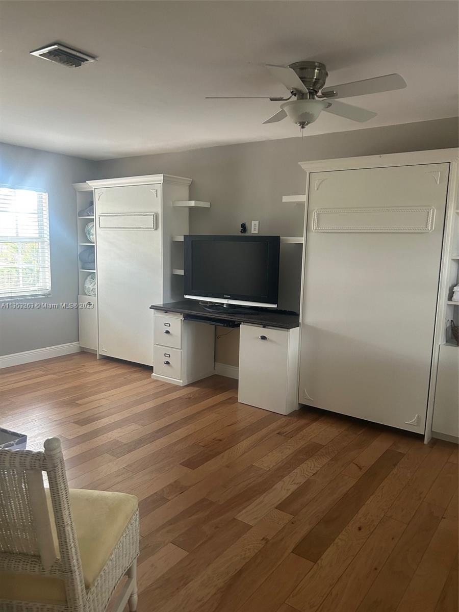 SEVEN GROVES - Residential