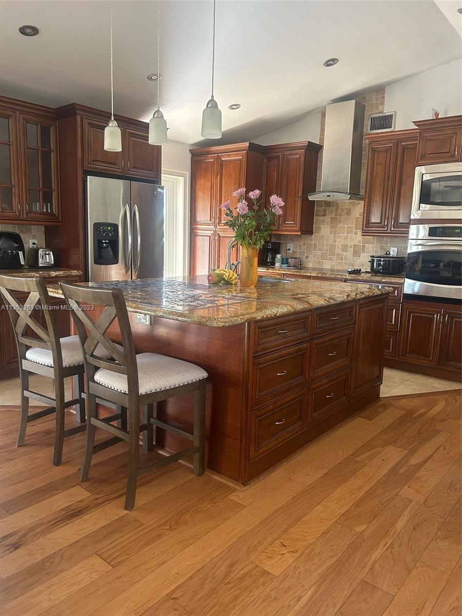 SEVEN GROVES - Residential