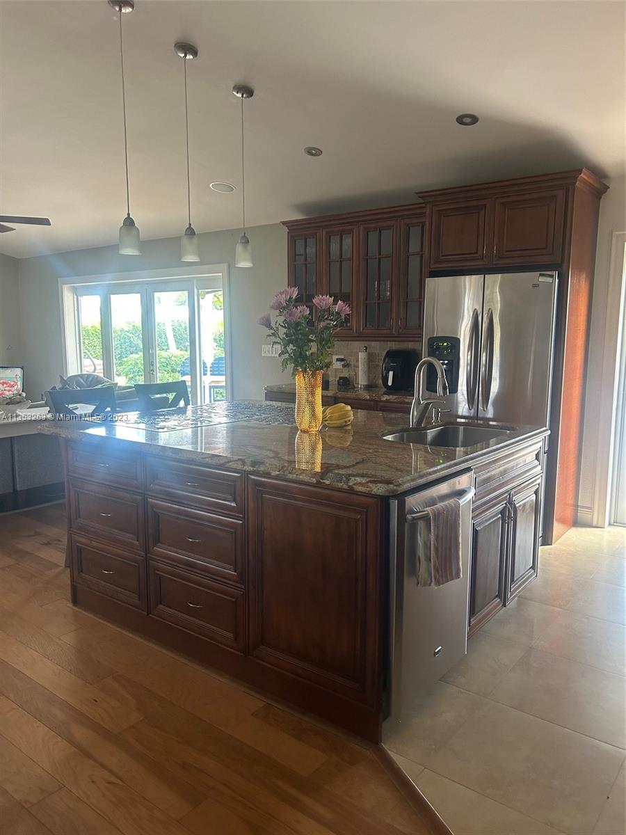 SEVEN GROVES - Residential