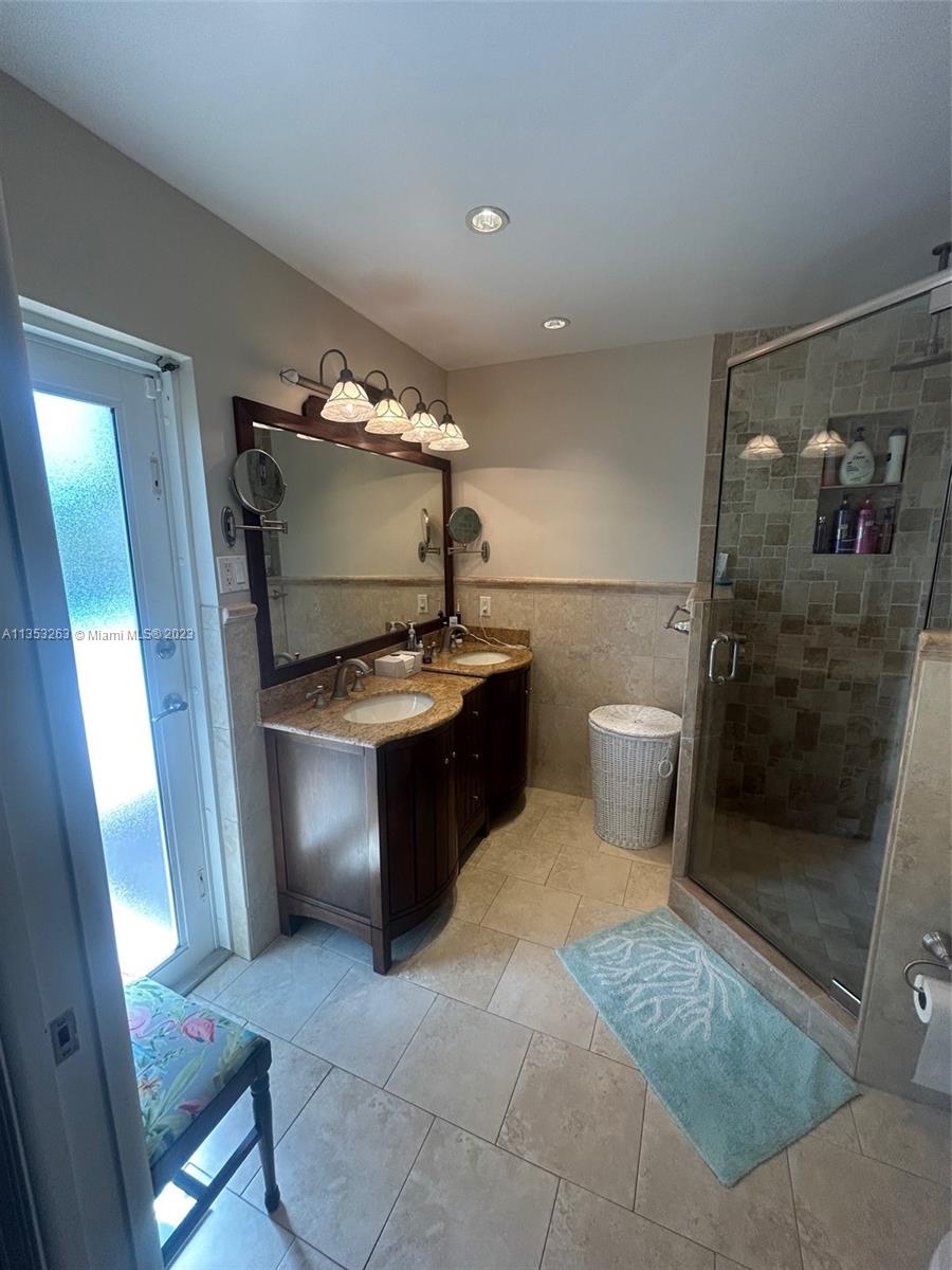 SEVEN GROVES - Residential