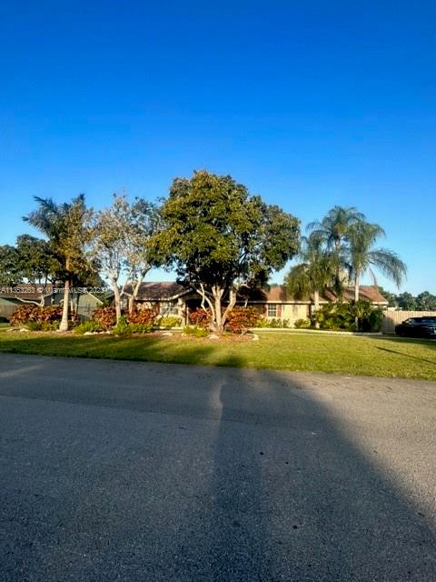 SEVEN GROVES - Residential