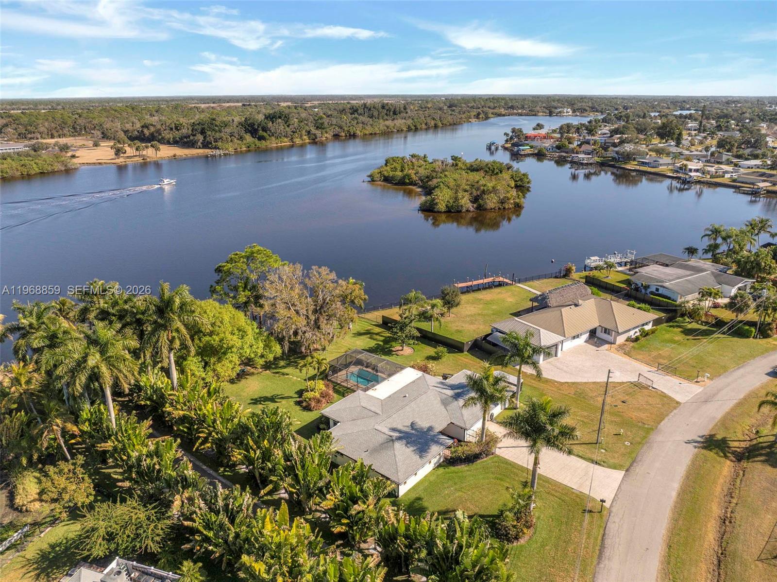 PARADISE SHORES - Residential