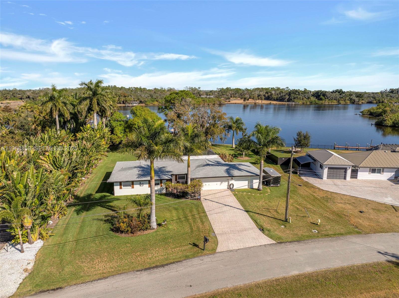 PARADISE SHORES - Residential
