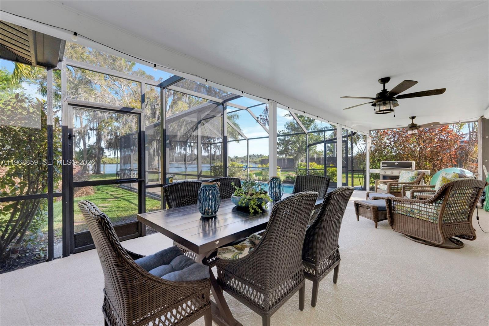 PARADISE SHORES - Residential