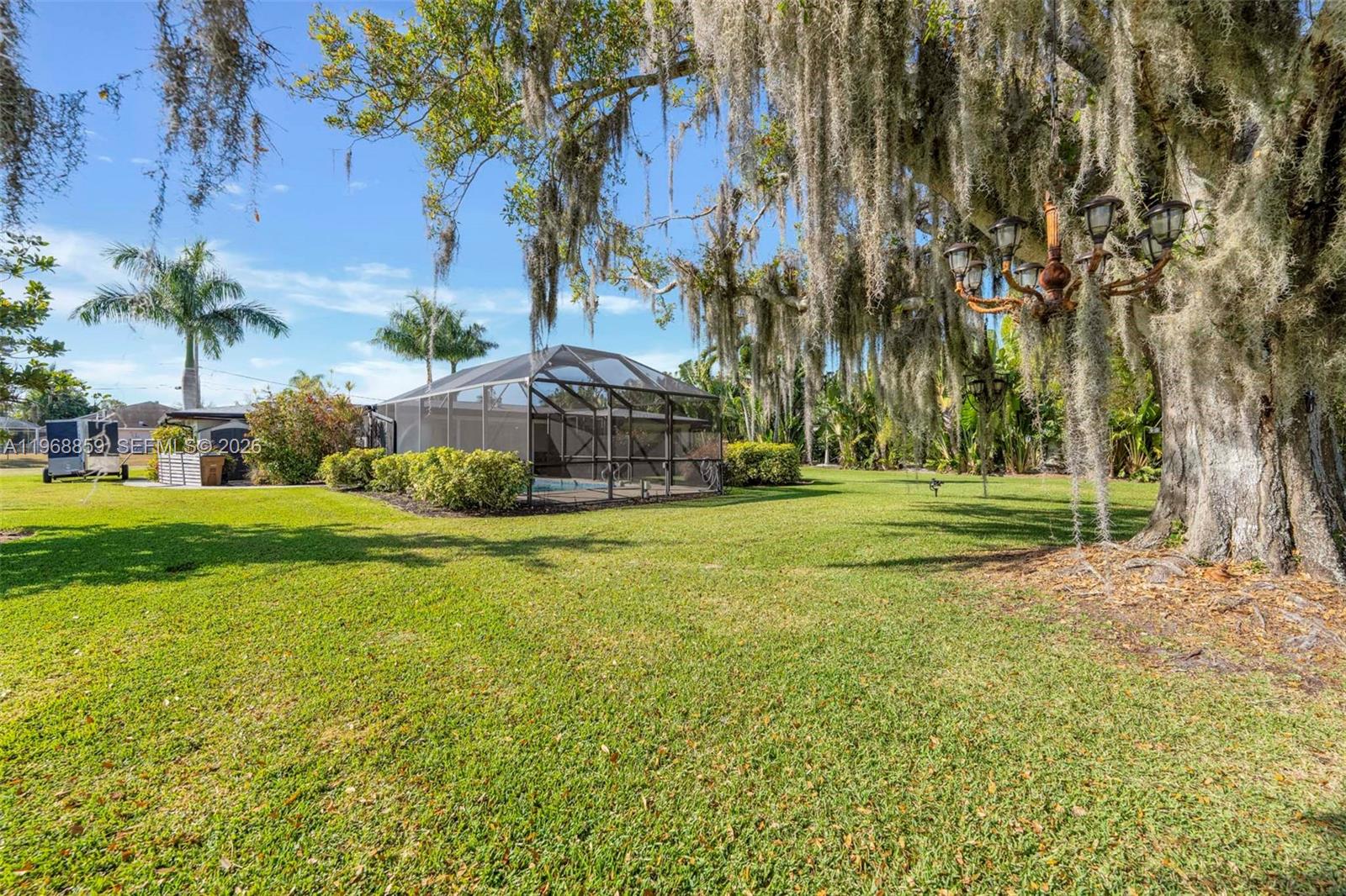 PARADISE SHORES - Residential