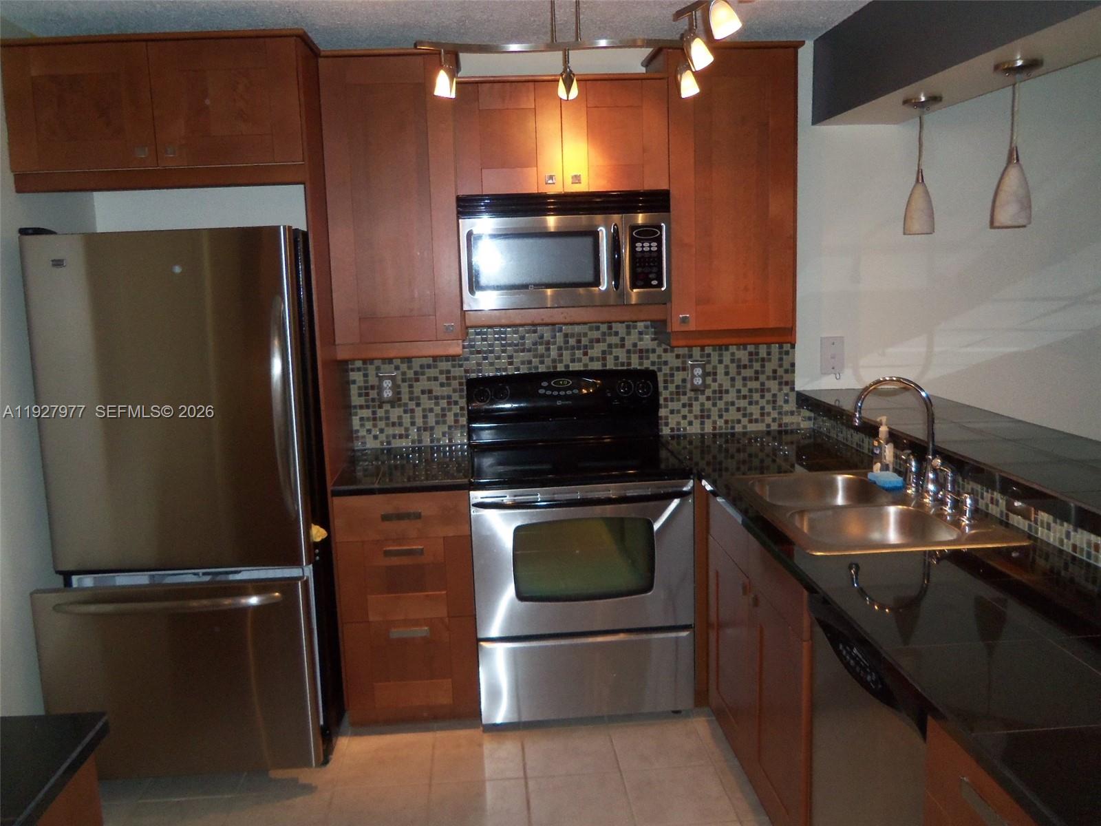PLANTATION RACQUET CLUB - Residential Lease