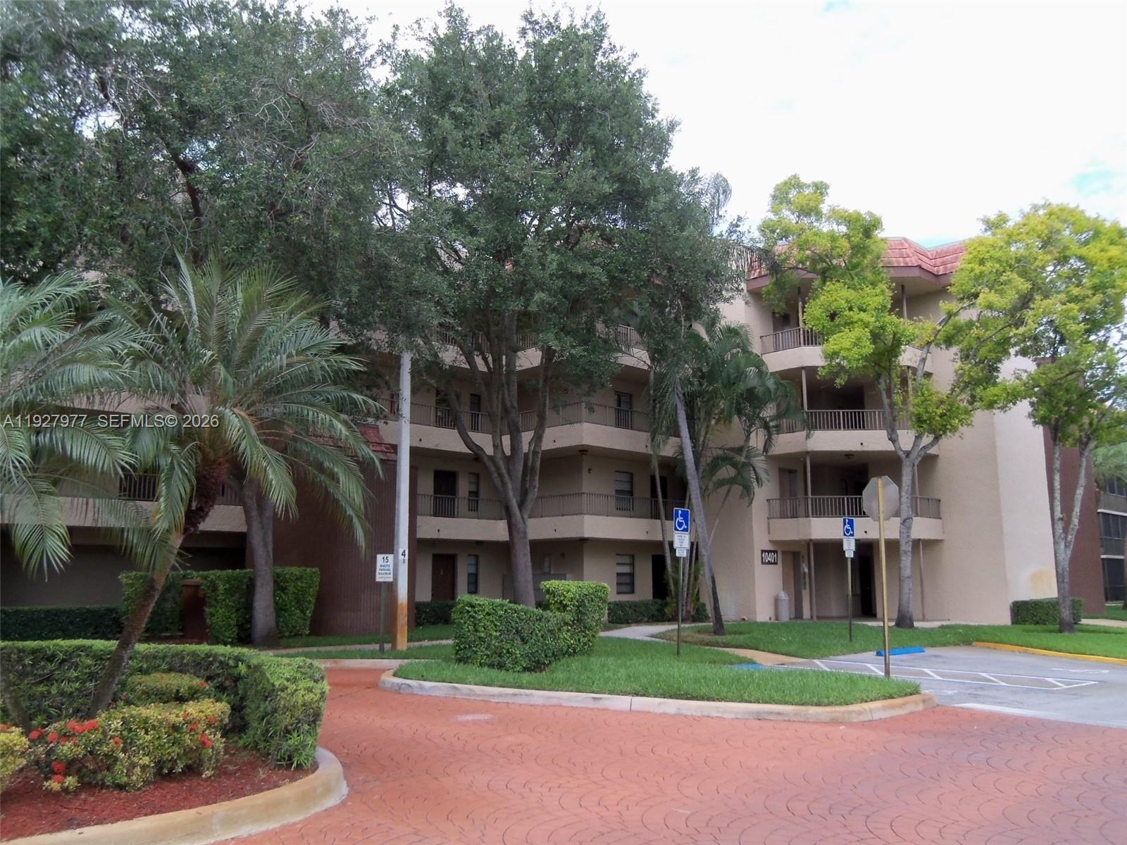 PLANTATION RACQUET CLUB - Residential Lease