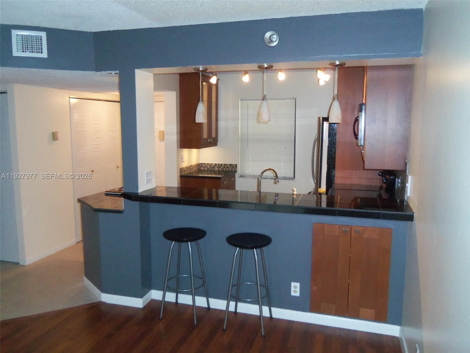 PLANTATION RACQUET CLUB - Residential Lease
