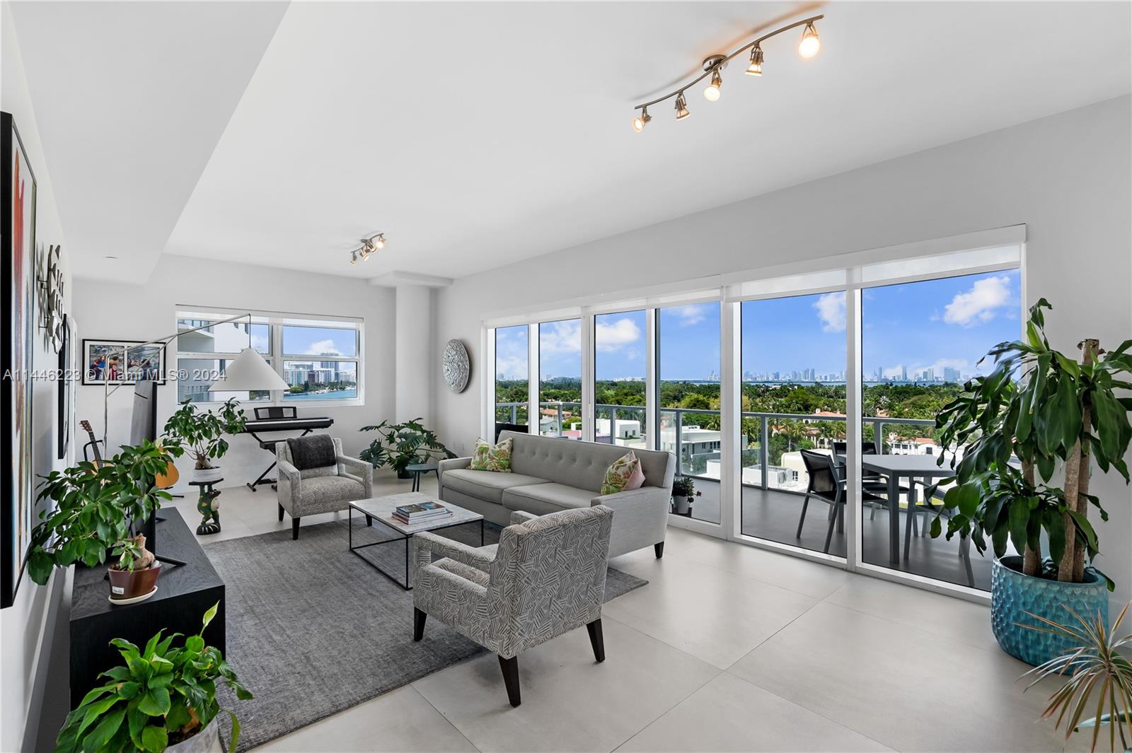 SPEAR AT AQUA CONDO - Residential
