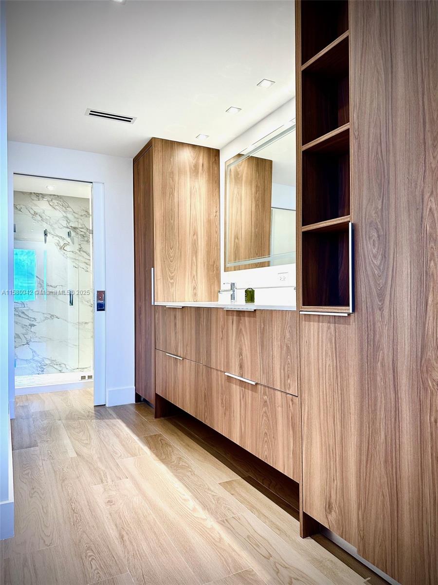 RONEY PALACE CONDO - Residential