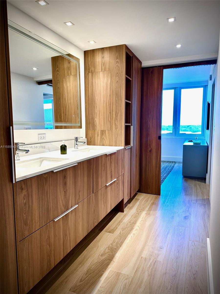 RONEY PALACE CONDO - Residential