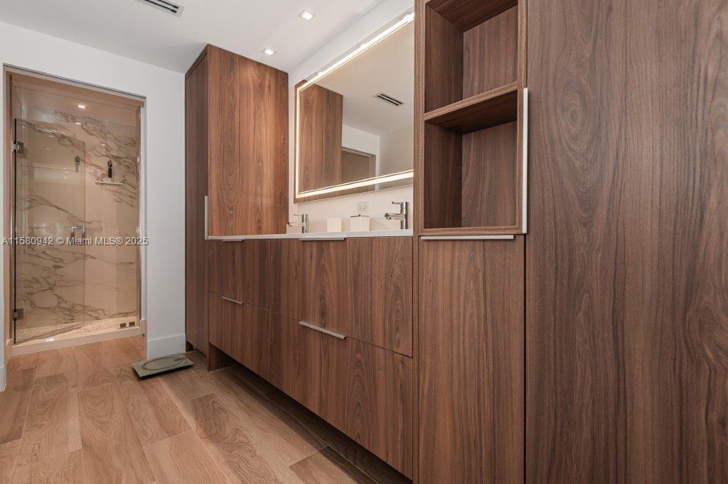 RONEY PALACE CONDO - Residential