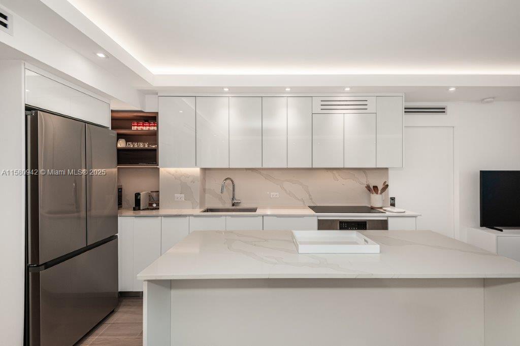 RONEY PALACE CONDO - Residential