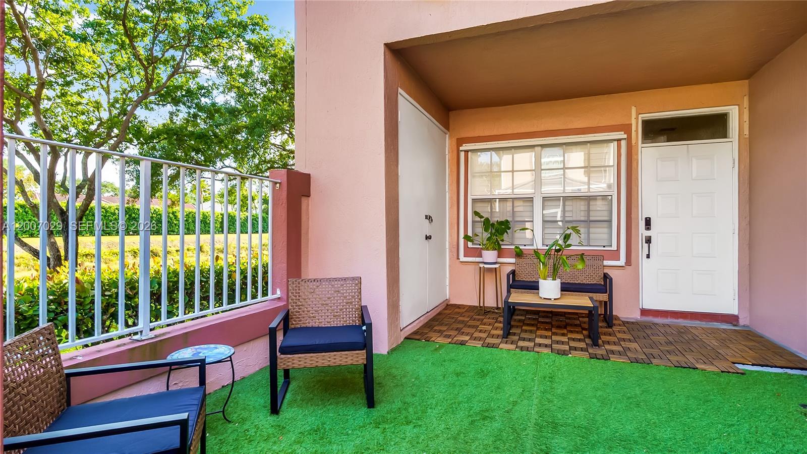 CORAL SPRINGS COUNTRY CLU - Residential