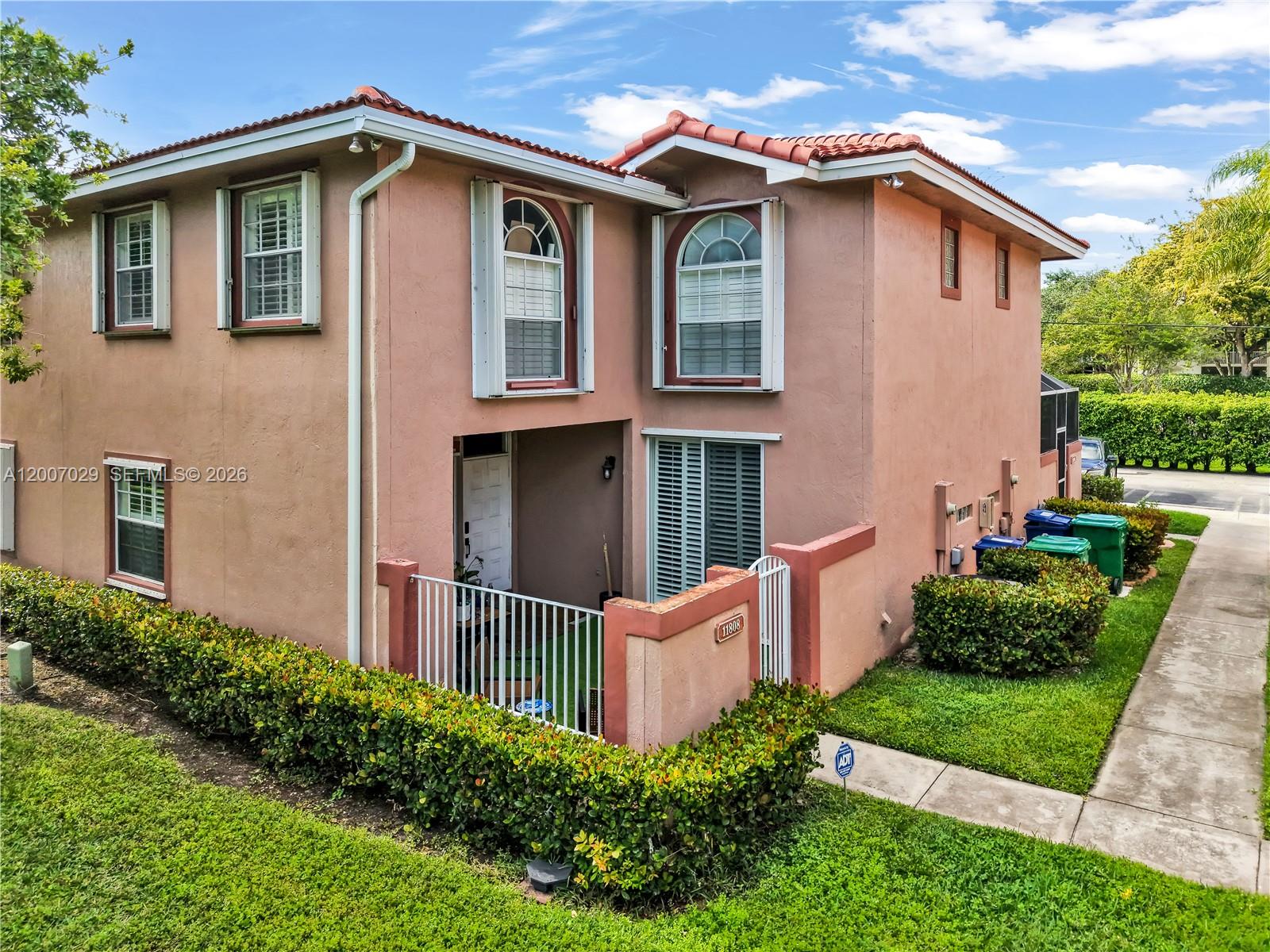 CORAL SPRINGS COUNTRY CLU - Residential