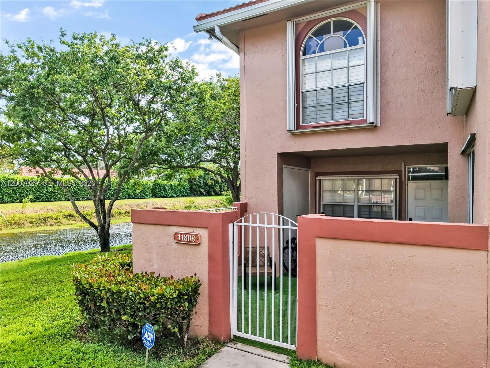 CORAL SPRINGS COUNTRY CLU - Residential