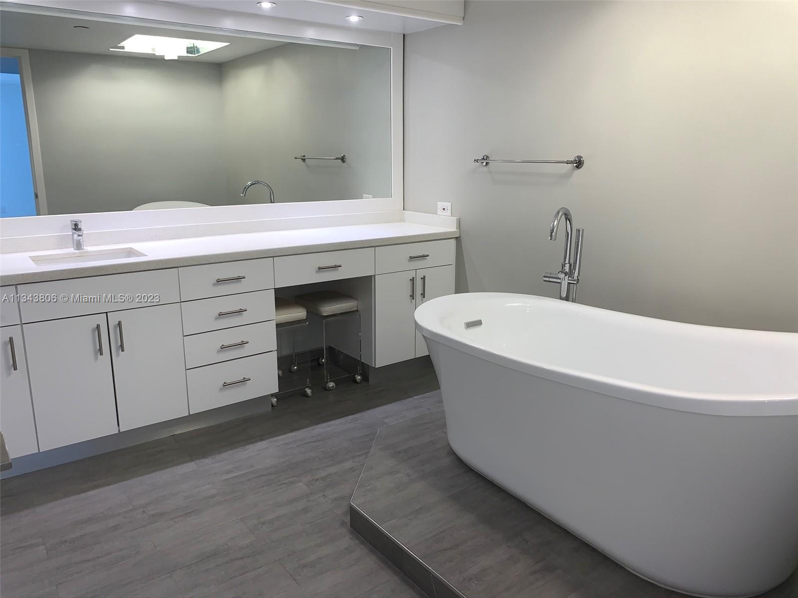 TURNBERRY TOWERS CONDO - Residential