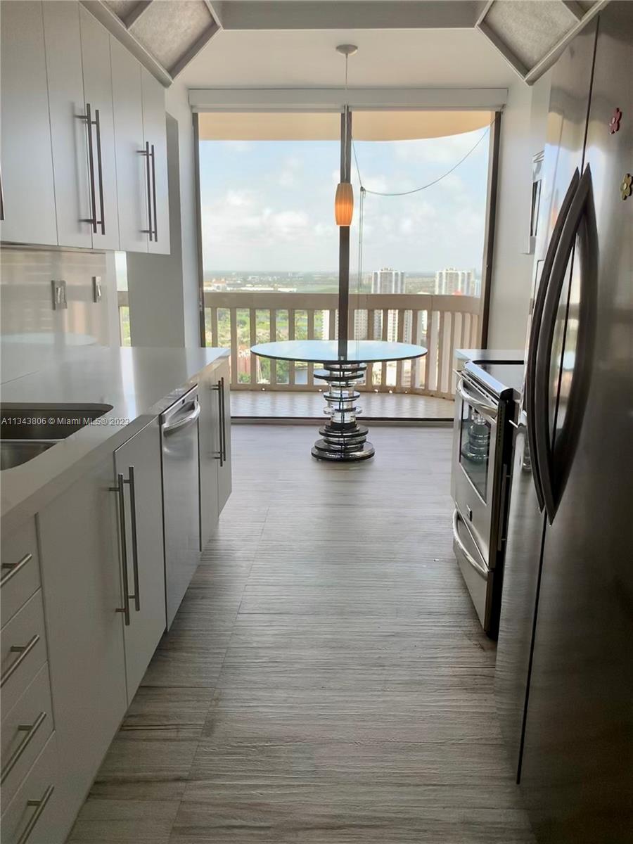 TURNBERRY TOWERS CONDO - Residential