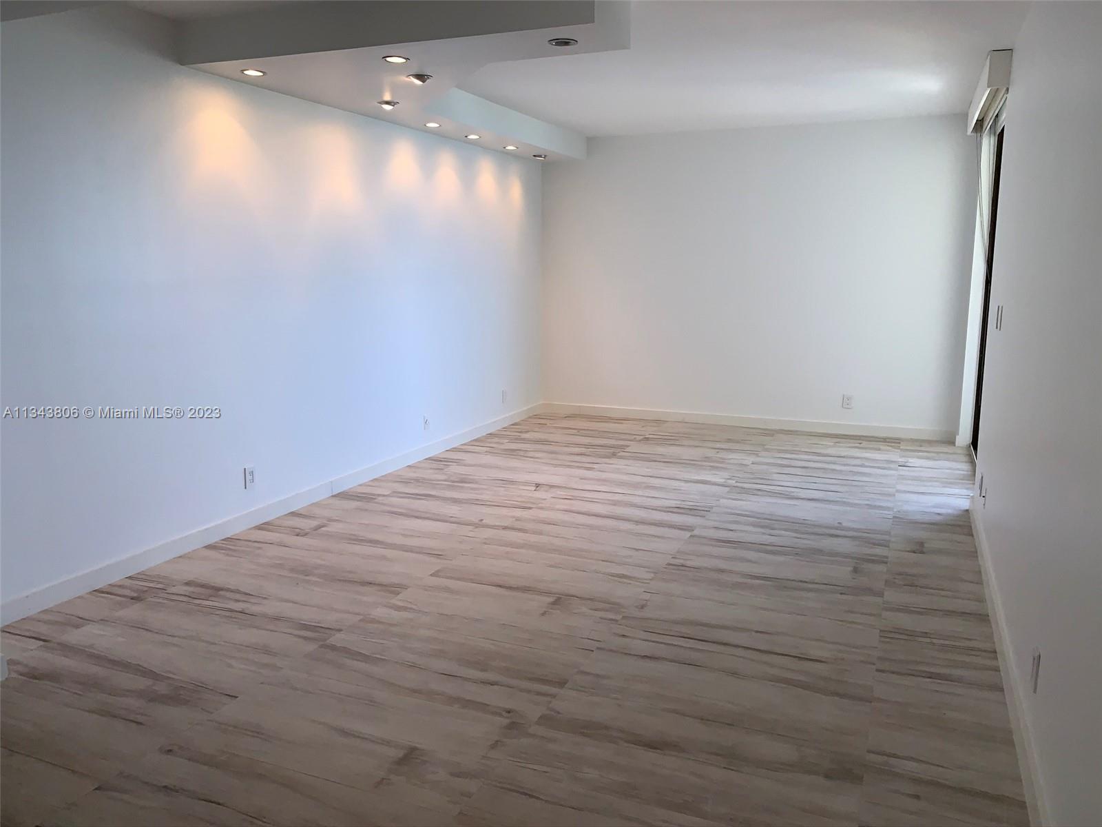 TURNBERRY TOWERS CONDO - Residential