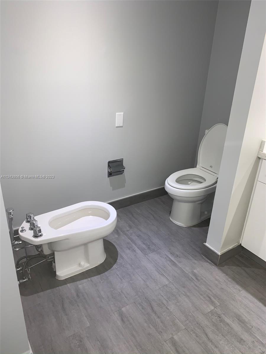 TURNBERRY TOWERS CONDO - Residential