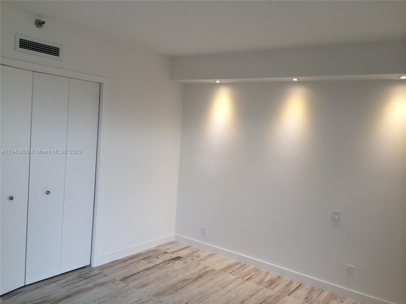 TURNBERRY TOWERS CONDO - Residential