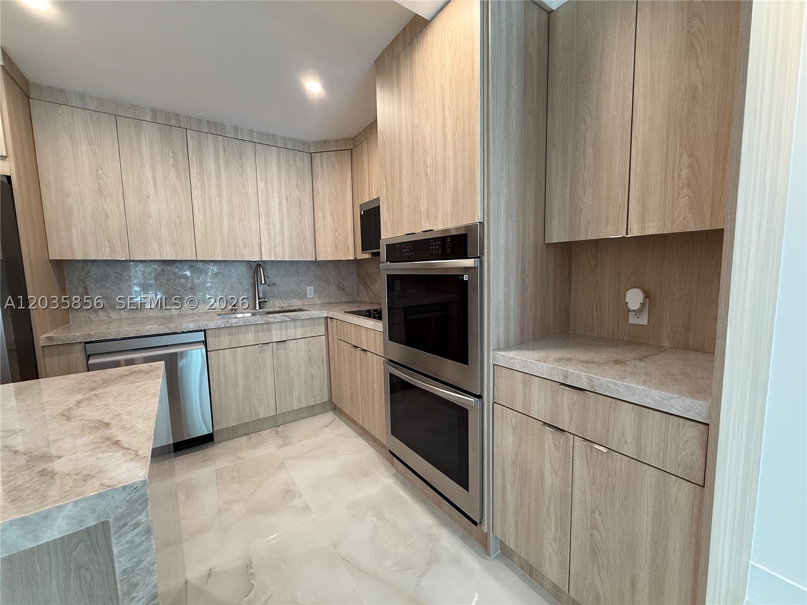 OCEANVIEW BUILDING A COND - Residential