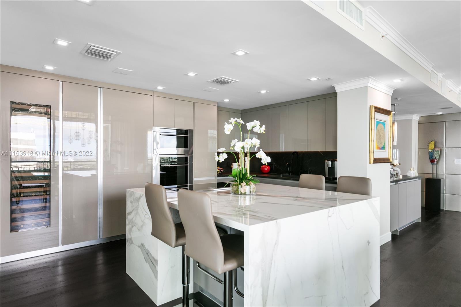 THE EXECUTIVE RESIDENCES - Residential
