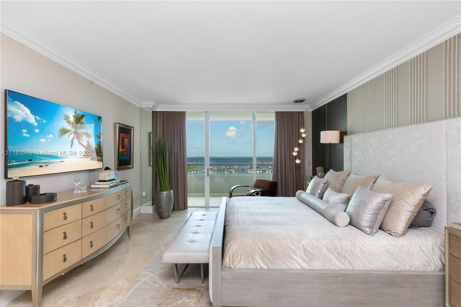 THE EXECUTIVE RESIDENCES - Residential